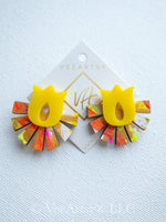 Load image into Gallery viewer, TULIP STUDS- SUN KISSED
